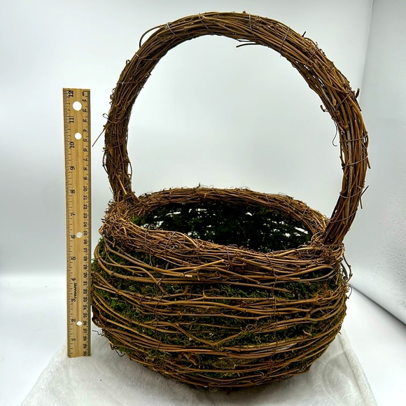 Grapevine and Green Sheet Moss Basket Wired with Brown Floral wire - Picture 2 of 9